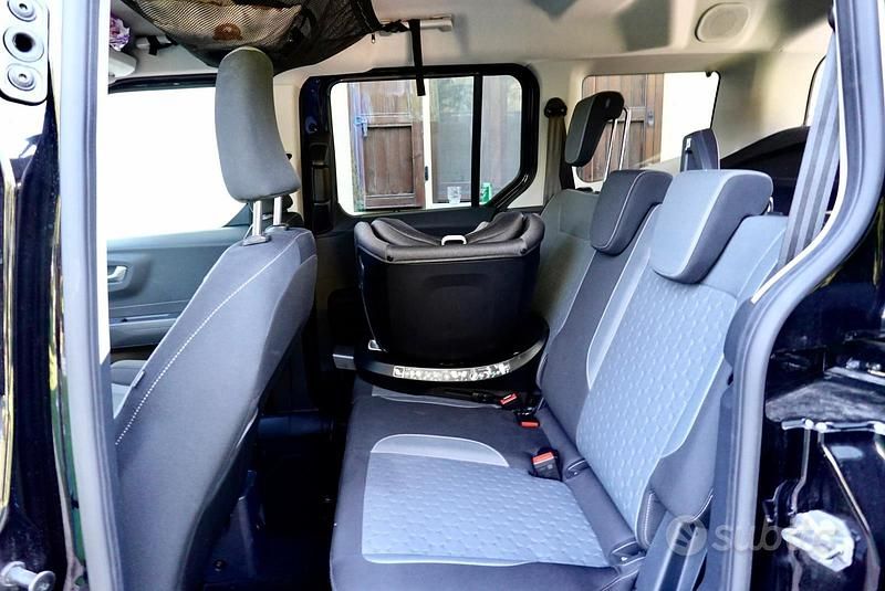 Usata Ford Tourneo 2024 Nero Utilitaria