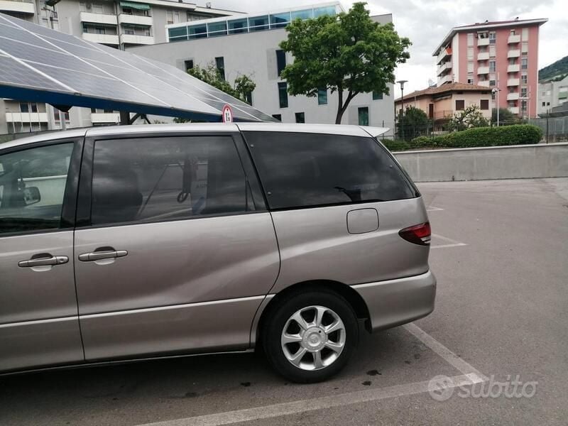 Usata Toyota Previa 116 CV (85 kW) 2005 Grigio Monovolume