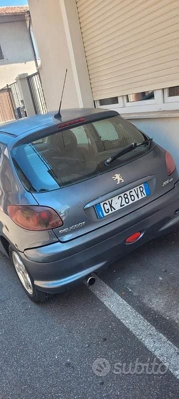 Usata Peugeot 206 68 CV (50 kW) 2006 Berlina