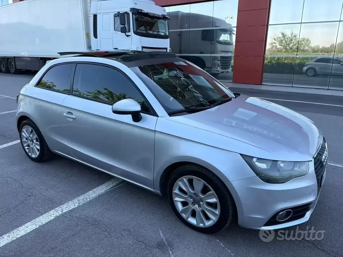 Usata Audi A1 Ambition 105 CV (77 kW) 2011 Grigio Utilitaria