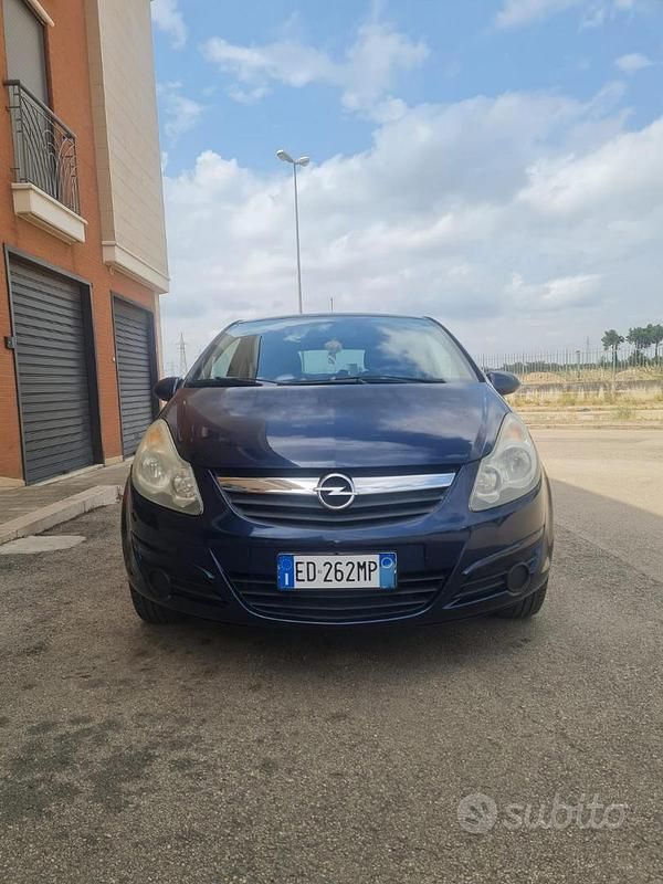 Usata Opel Corsa 58 CV (42 kW) 2011 Blu Utilitaria