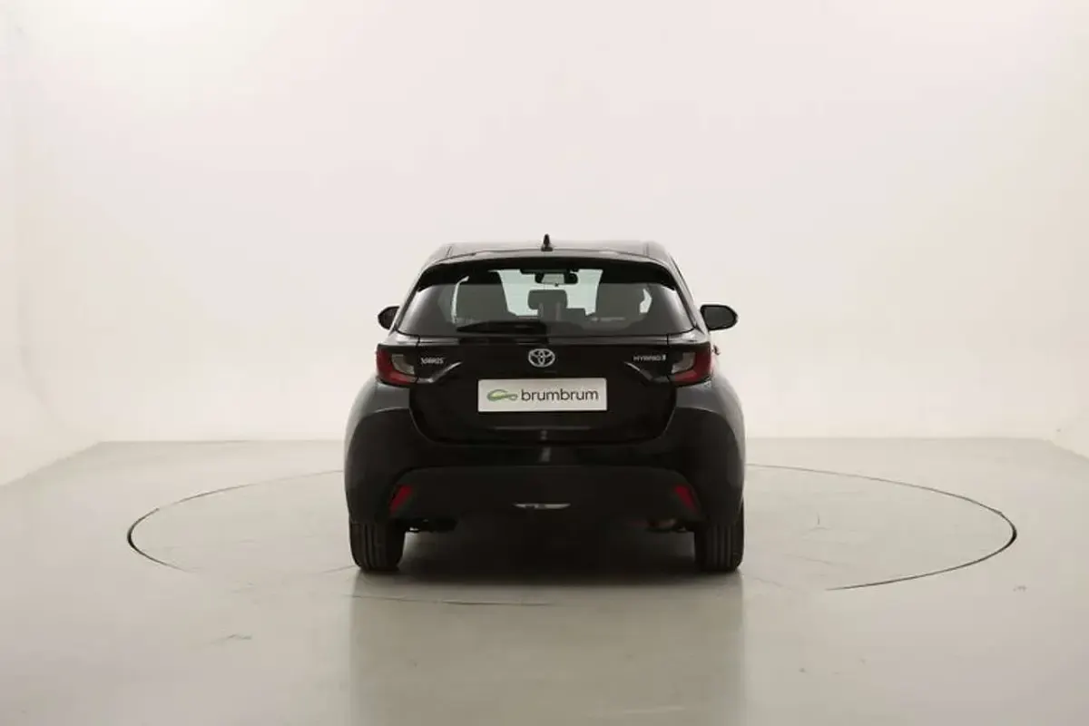 Usata Toyota Yaris Hybrid Business Edition 116 CV (85 kW) 2022 Grigio Utilitaria