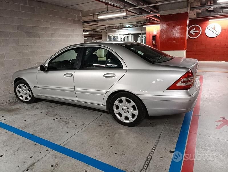Usata Mercedes C180 Classic 129 CV (94 kW) 2000 Grigio Utilitaria