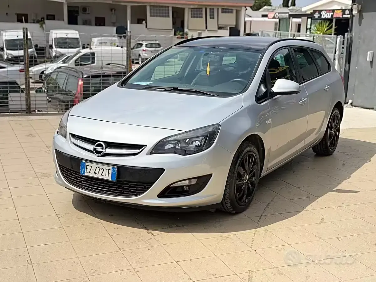 Usata Opel Astra 140 CV (102 kW) 2015 Grigio Station wagon