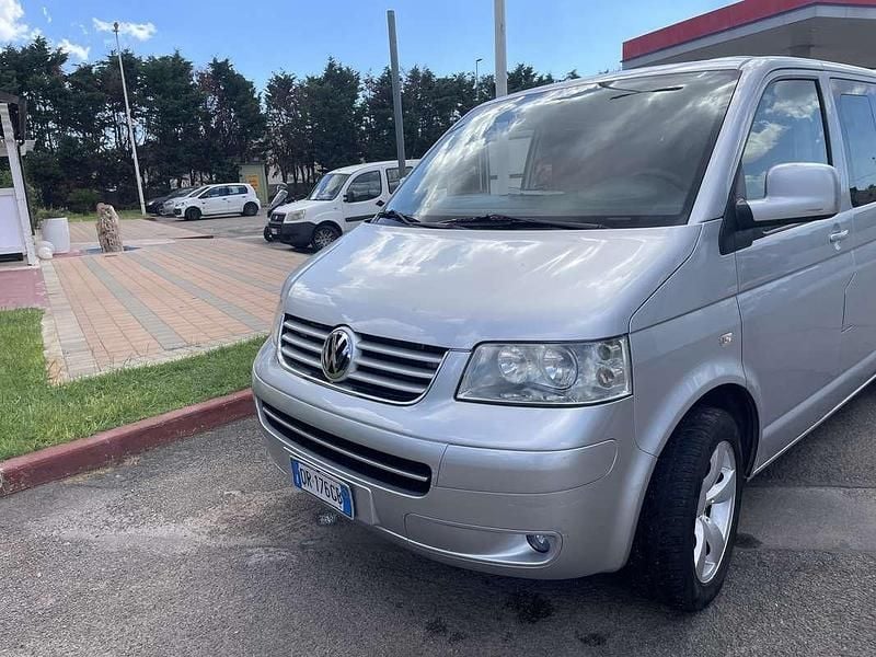 Usata VW Caravelle 139 CV (102 kW) 2009 Furgone