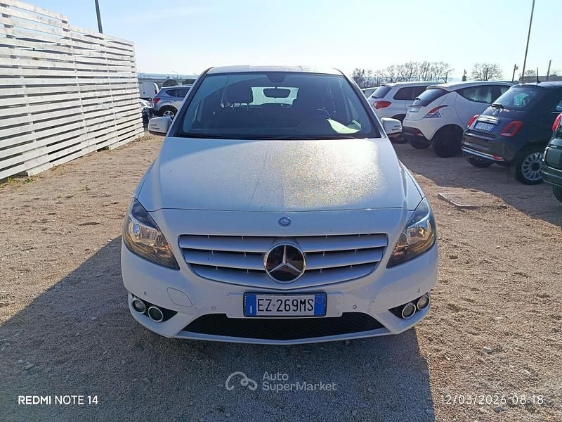 Usata Mercedes B180 Premium 109 CV (80 kW) 2012 Bianco Monovolume