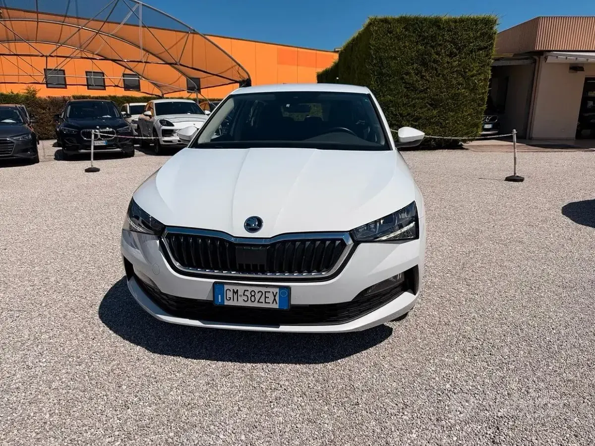 Usata Skoda Scala Ambition 110 CV (80 kW) 2022 Bianco Utilitaria