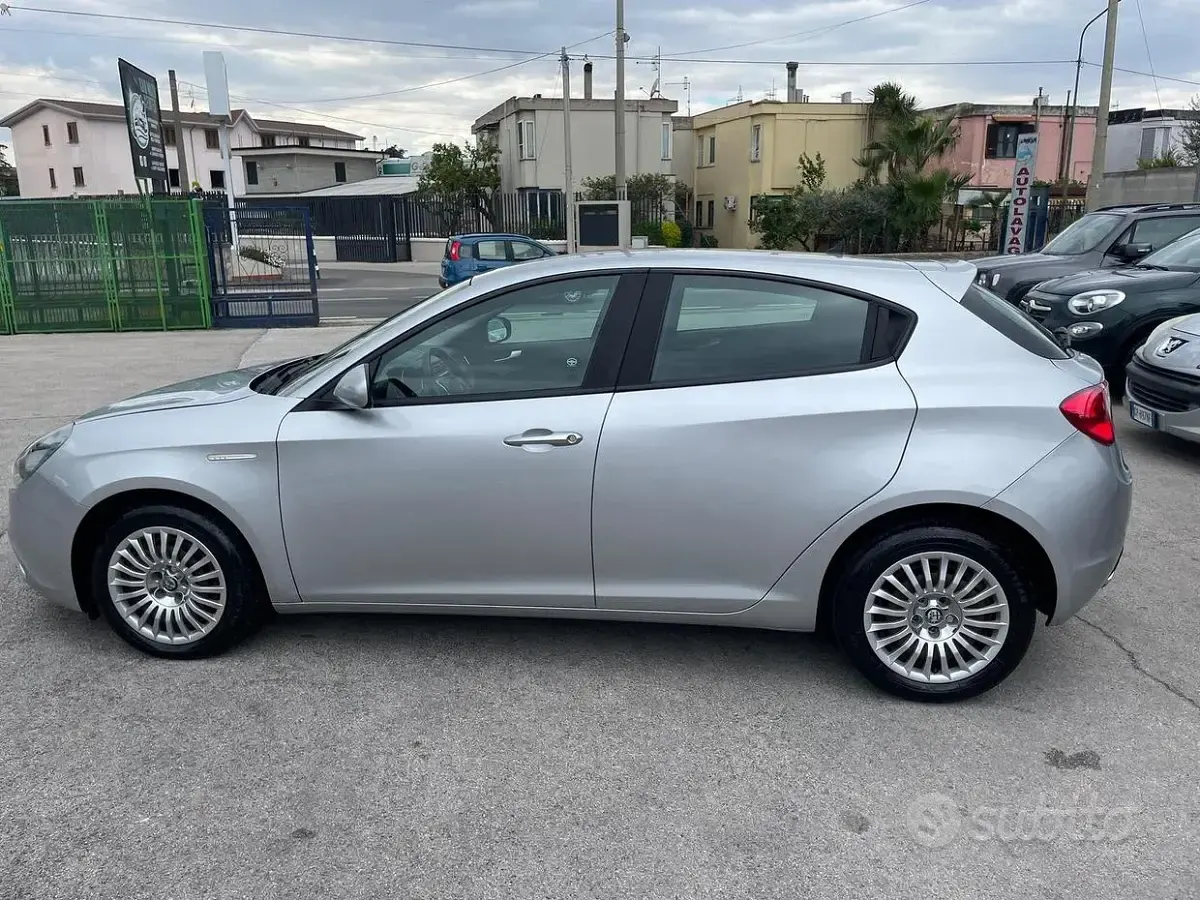Usata Alfa Romeo Giulietta 120 CV (88 kW) 2017 Grigio Utilitaria