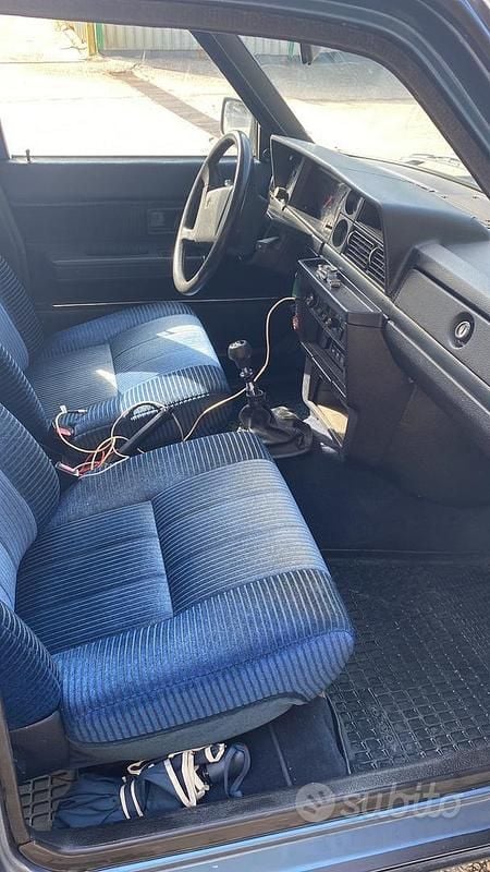 Usata Volvo 240 82 CV (60 kW) 1985 Blu Station wagon