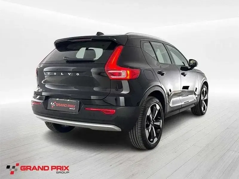 Usata Volvo XC40 Momentum 163 CV (119 kW) 2022 Grigio SUV
