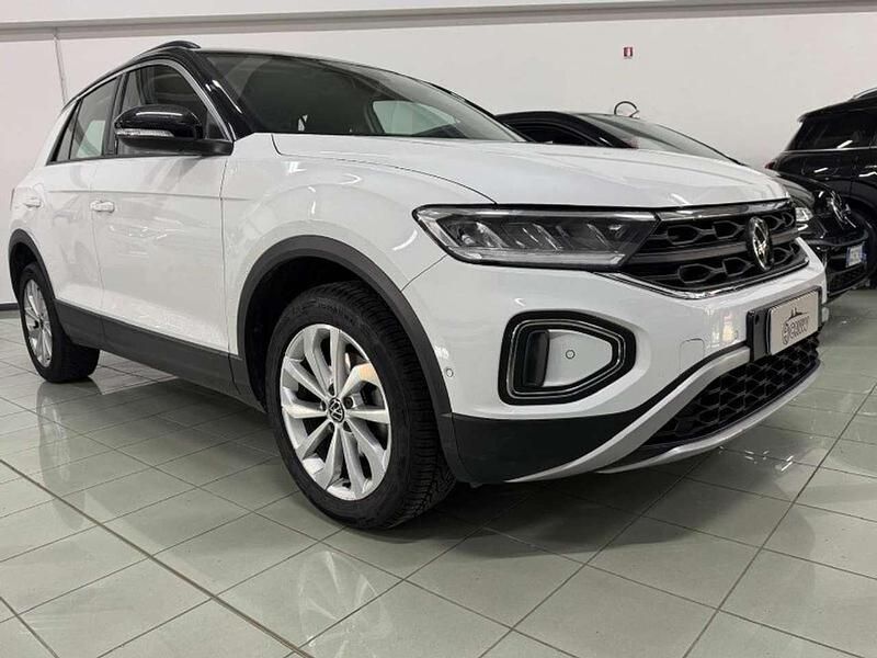 Usata VW T-Roc Life 110 CV (80 kW) 2022 Bianco SUV