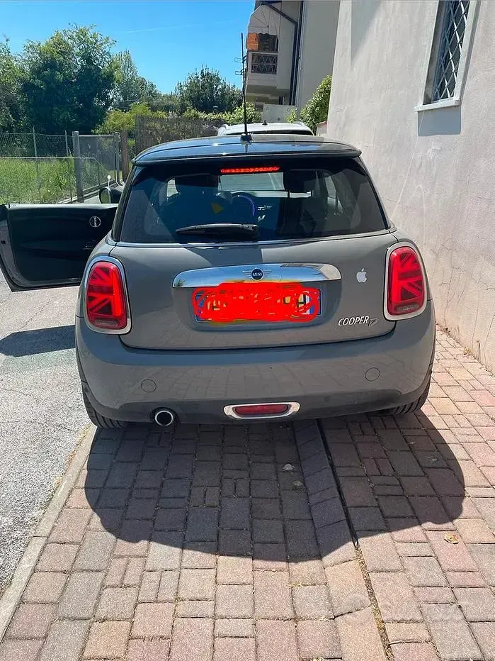 Käytetty Mini Cooper D 2018 Viistoperä