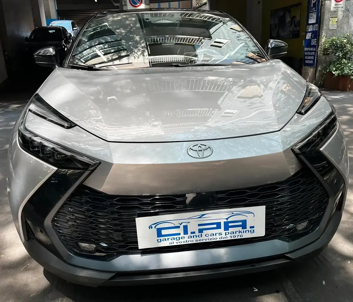 Usata Toyota C-HR Lounge 98 CV (72 kW) 2025 Argento SUV