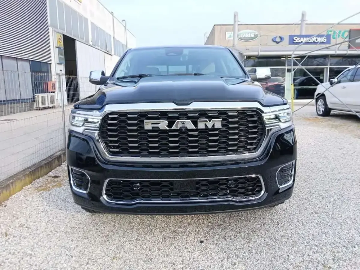 Nuova RAM 1500 540 CV (397 kW) 2026 Nero Pick-up