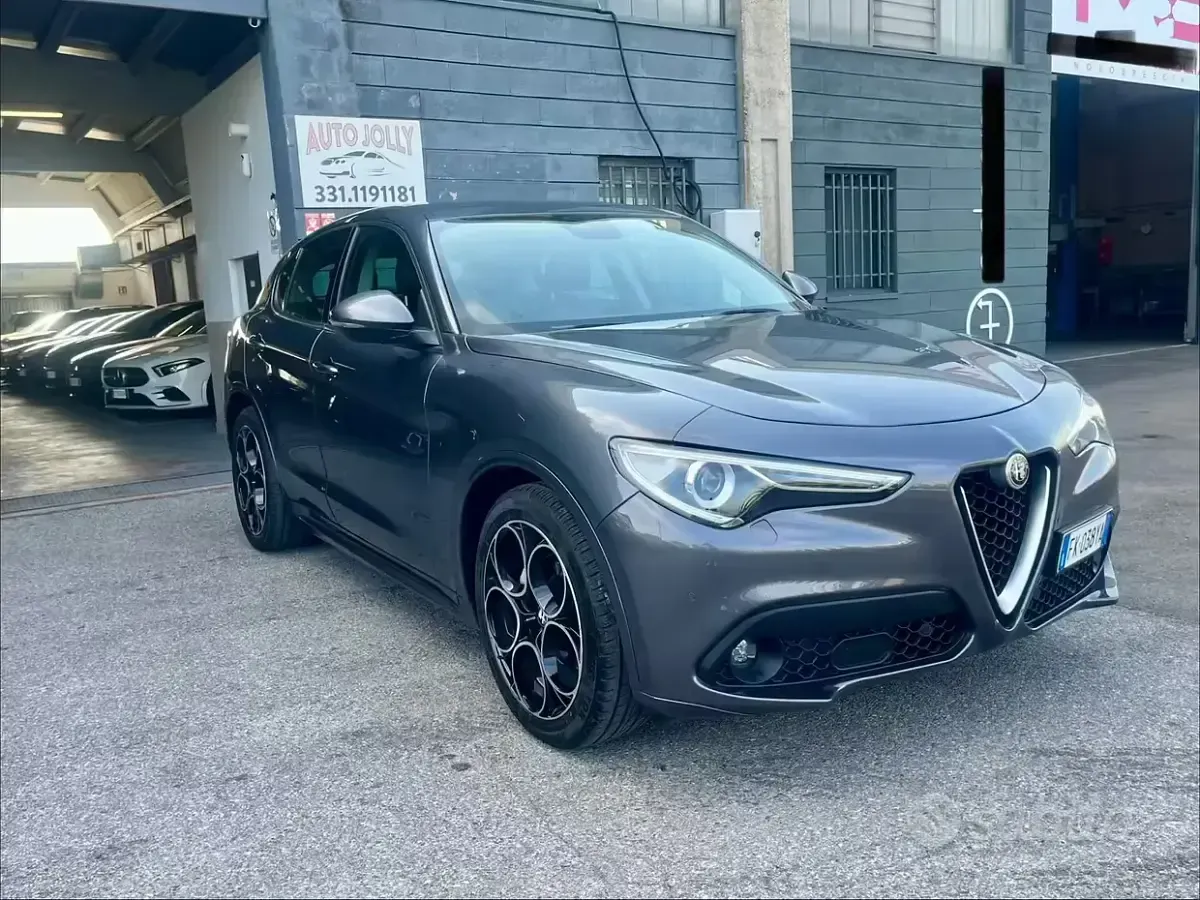 Usata Alfa Romeo Stelvio Executive 179 CV (131 kW) 2017 Grigio SUV