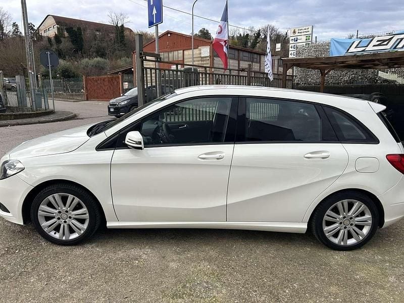 Usata Mercedes B180 Premium 109 CV (80 kW) 2013 Bianco Monovolume
