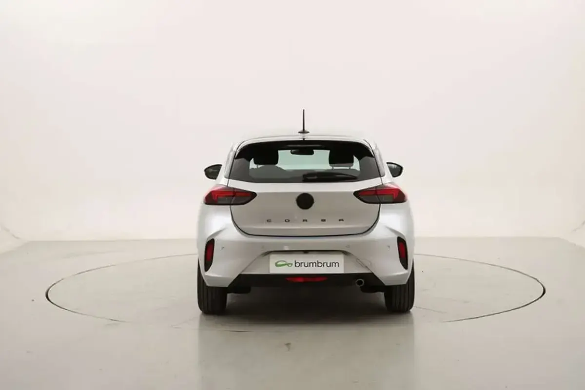 Usado Opel Corsa 101 HP (74 kW) 2025 Prateado Citadino