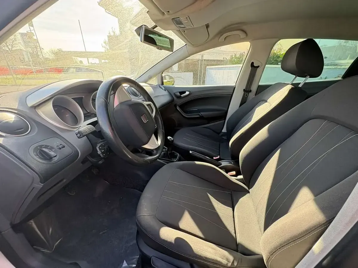 Usata Seat Ibiza SC Style 69 CV (50 kW) 2011 Bianco Utilitaria