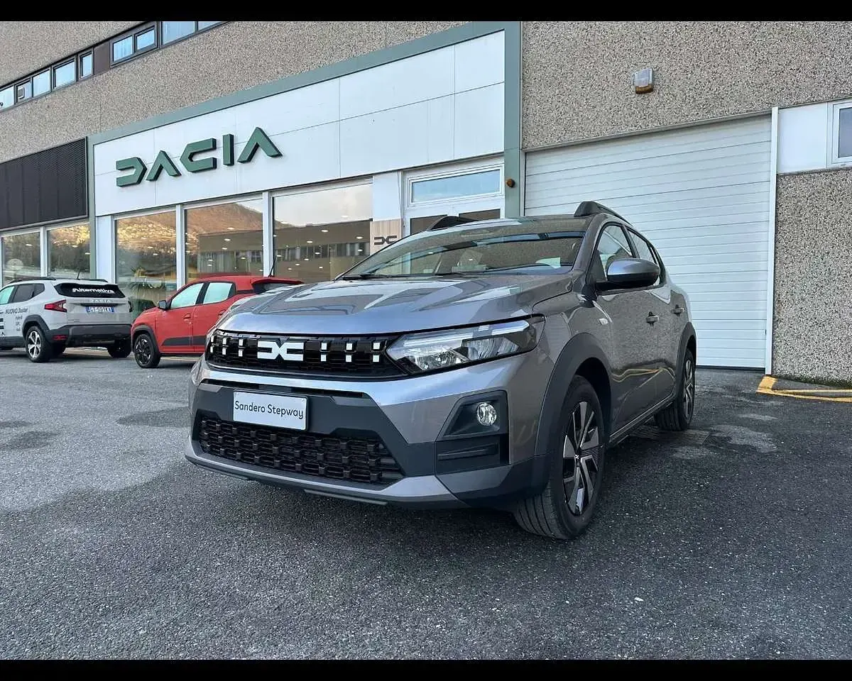 Nuova Dacia Sandero Expression 120 CV (88 kW) 2026 Verde Berlina