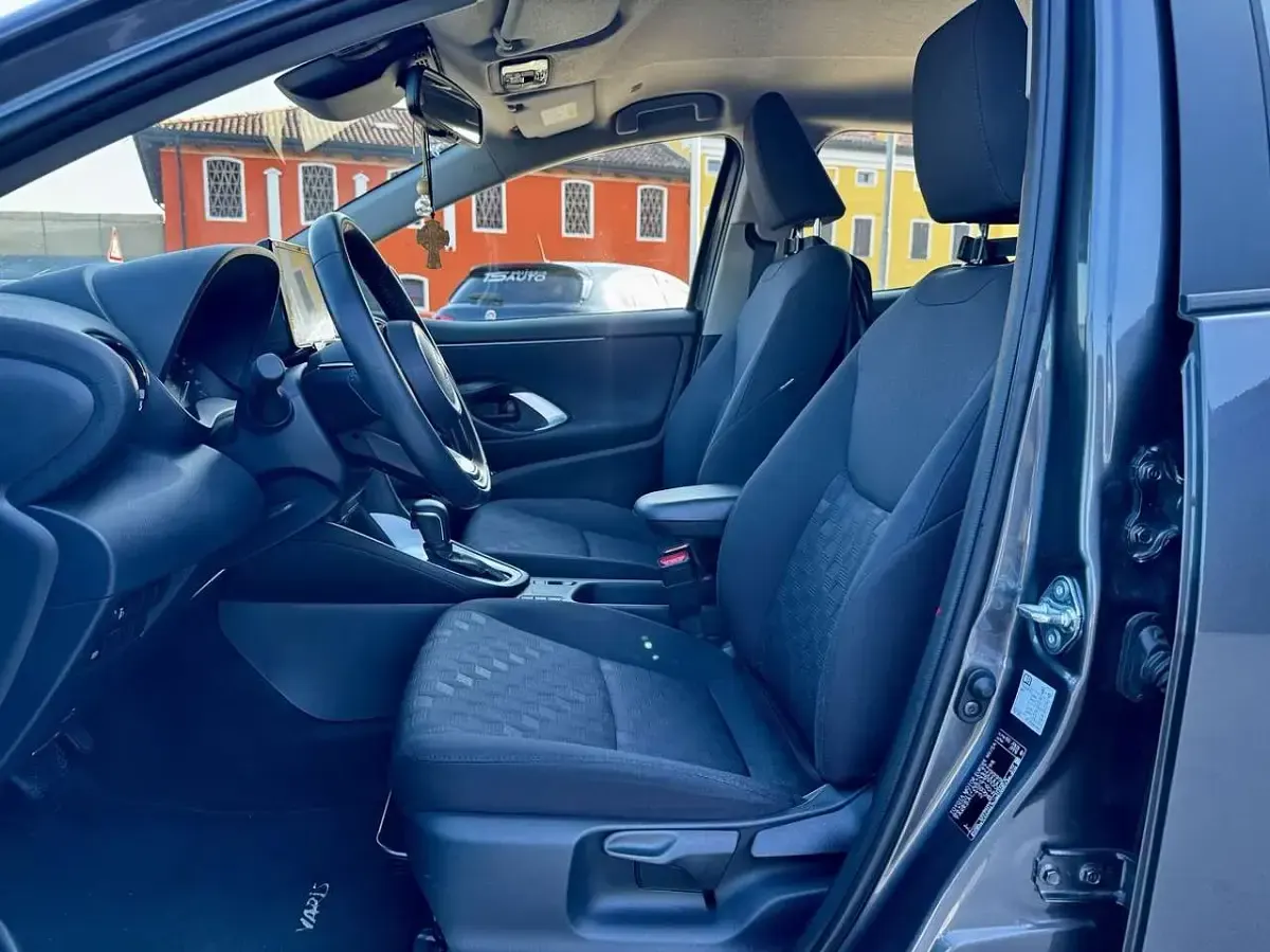 Usata Toyota Yaris Hybrid Active 92 CV (67 kW) 2025 Other Berlina