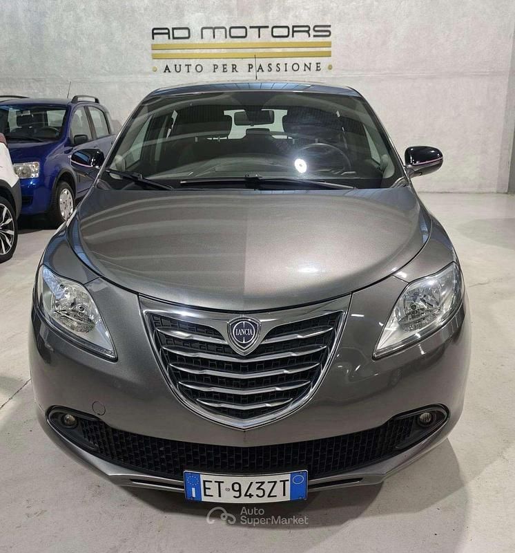 Usata Lancia Ypsilon 69 CV (50 kW) 2014 Grigio Utilitaria