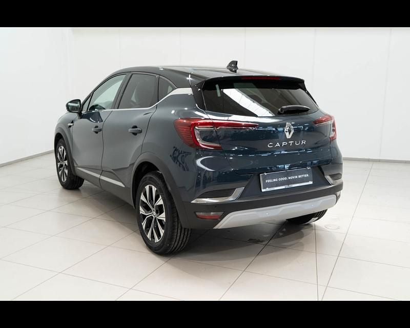 Usata Renault Captur Equilibre 101 CV (74 kW) 2023 Bic. blu marine / tetto nero SUV
