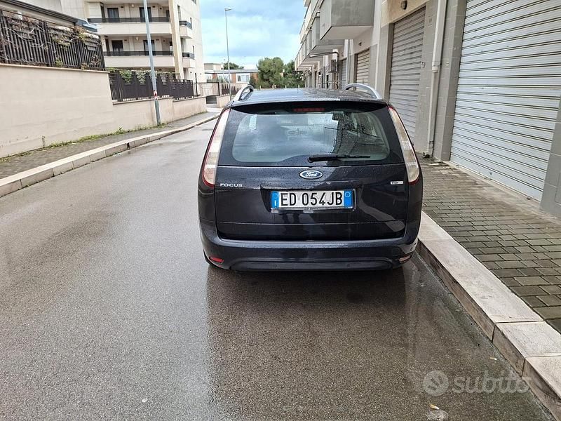Usata Ford Focus 90 CV (66 kW) 2010 Nero Station wagon
