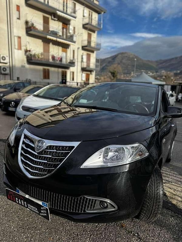 Usata Lancia Ypsilon Platinum 95 CV (69 kW) 2012 Nero Utilitaria