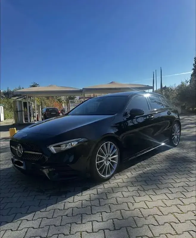 Usata Mercedes A180 Premium 136 CV (100 kW) 2019 Nero Berlina