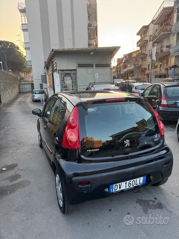Usata Peugeot 107 54 CV (39 kW) 2009 Nero Utilitaria