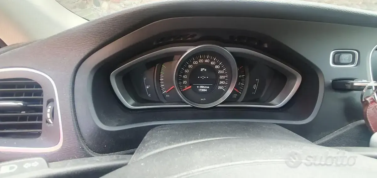 Usata Volvo V40 120 CV (88 kW) 2018 Berlina
