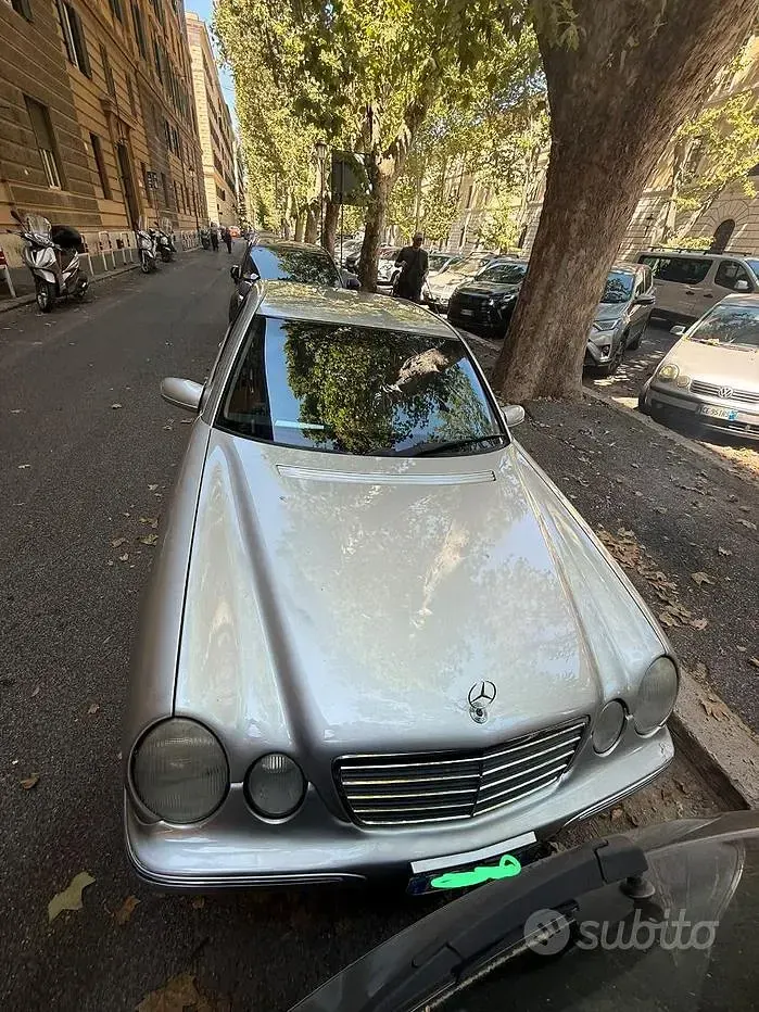 Usata Mercedes E270 170 CV (125 kW) 1999 Grigio Berlina