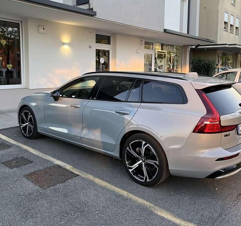 Usata 2023 Volvo V60 Plus Station wagon | 41.000 € (Cara) - Immagine 1/4