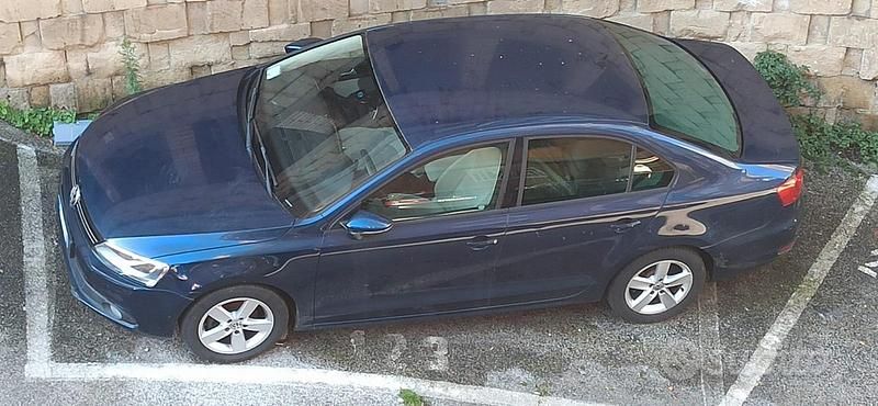 Blu Usata 2011 VW Jetta Tre volumi | 6000 € - Immagine 1/4