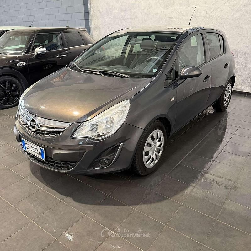 Usata Opel Corsa Edition 86 CV (63 kW) 2013 Grigio Berlina
