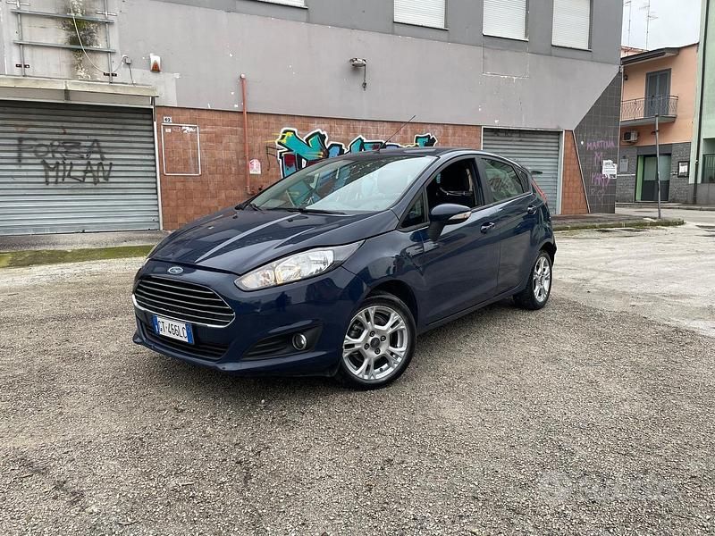 Occasion Ford Fiesta 75 ch (55 kW) 2015 Bleue Berline