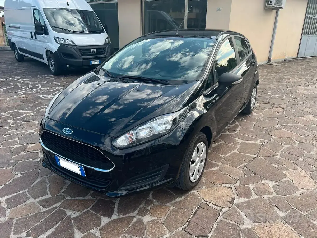 Usata Ford Fiesta Business Edition 60 CV (44 kW) 2016 Nero Utilitaria