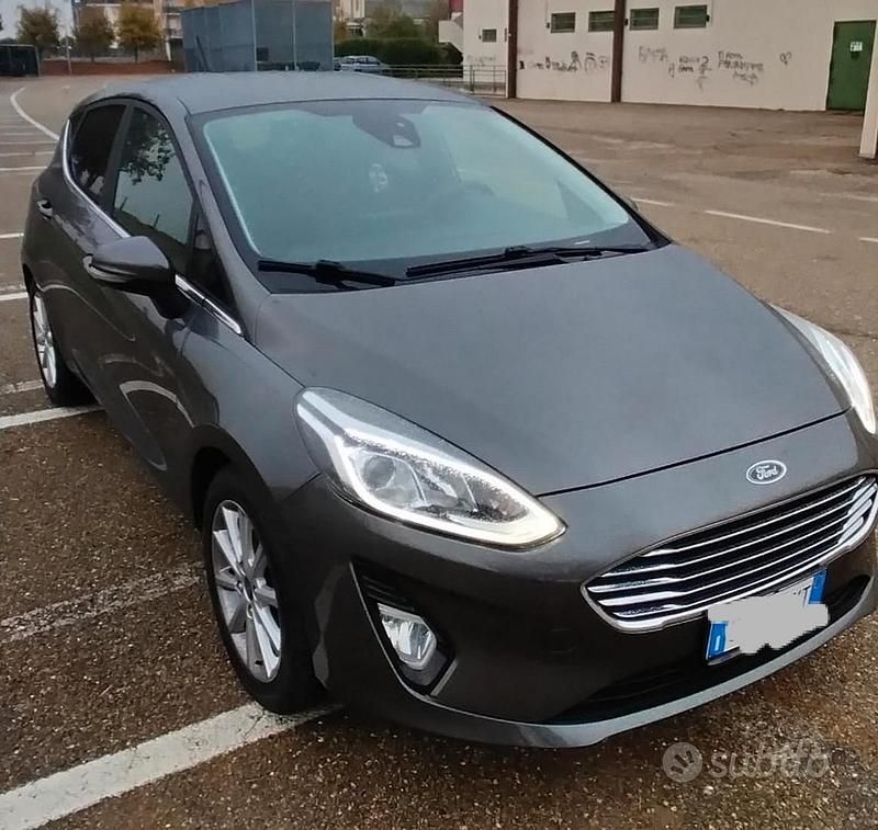 Usata Ford Fiesta Titanium 86 CV (63 kW) 2020 Grigio Utilitaria