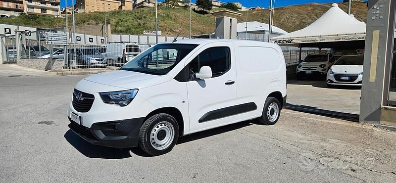 Usata Opel Combo 102 CV (75 kW) 2020 Bianco Monovolume
