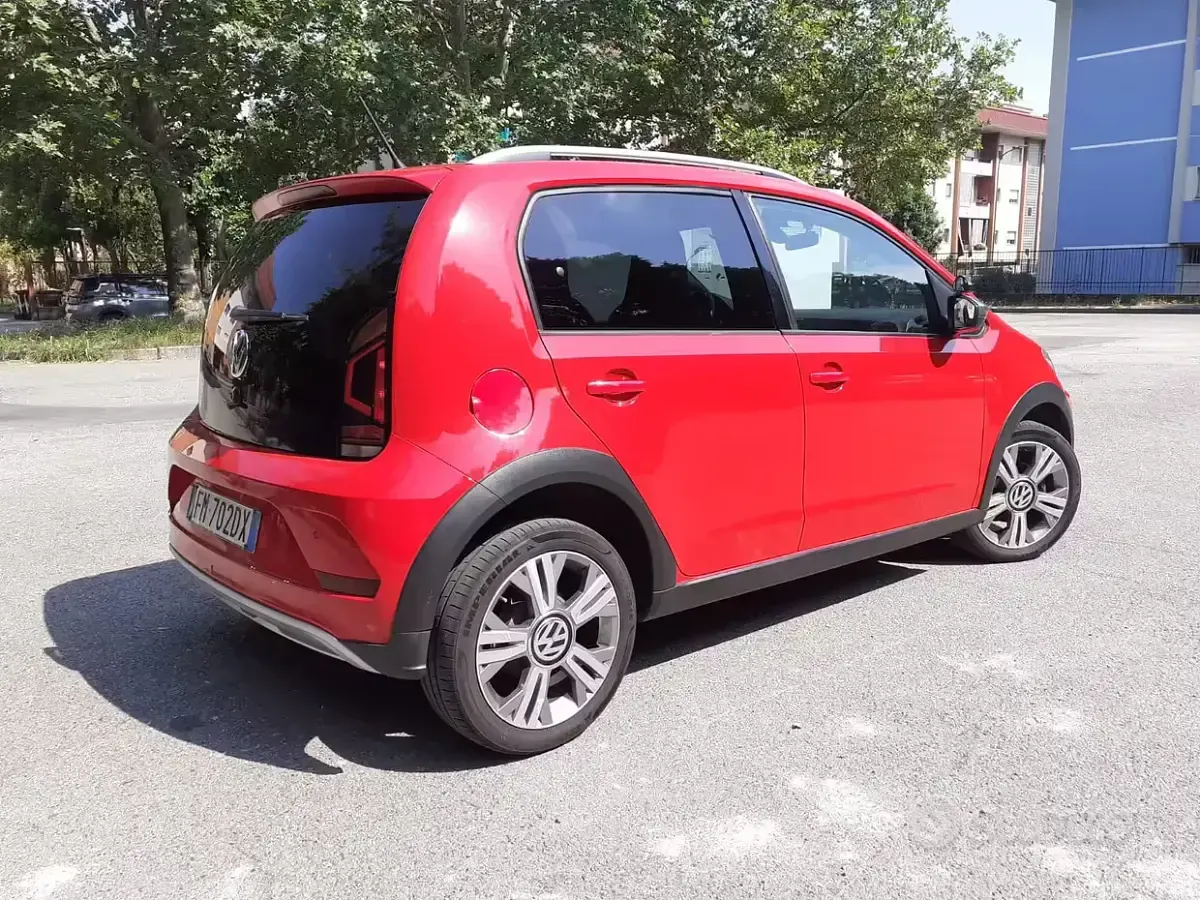 Usata VW cross up! 75 CV (55 kW) 2017 Rosso Utilitaria