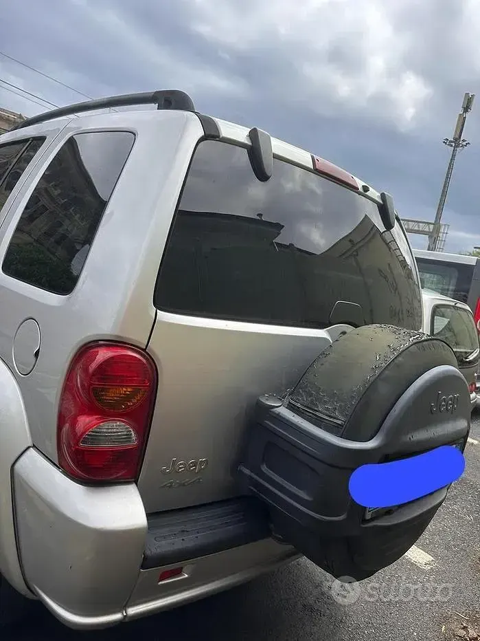 Usata Jeep Cherokee 150 CV (110 kW) 2003 SUV