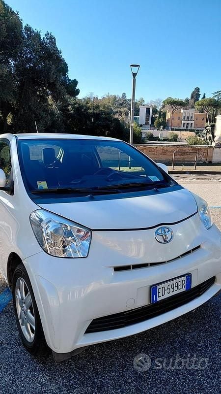Usata Toyota iQ 98 CV (72 kW) 2010 Bianco Utilitaria