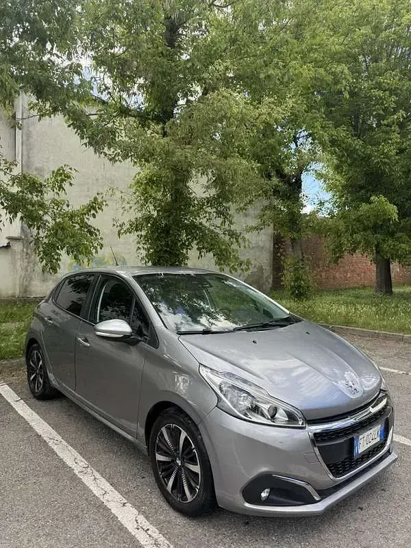 Usata Peugeot 208 Signature Sky 83 CV (61 kW) 2018 Utilitaria