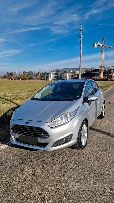 Grigio Usata 2017 Ford Fiesta Titanium Berlina | 6400 € (Super prezzo) - Immagine 1/4