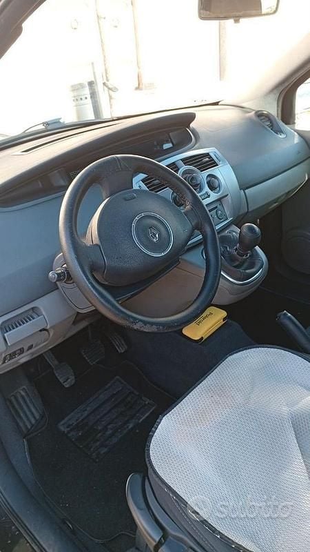 Usata Renault Scénic II 106 CV (77 kW) 2008 Nero Monovolume