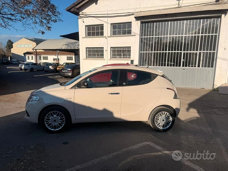 Usata Lancia Ypsilon Silver 69 CV (50 kW) 2016 Beige Utilitaria
