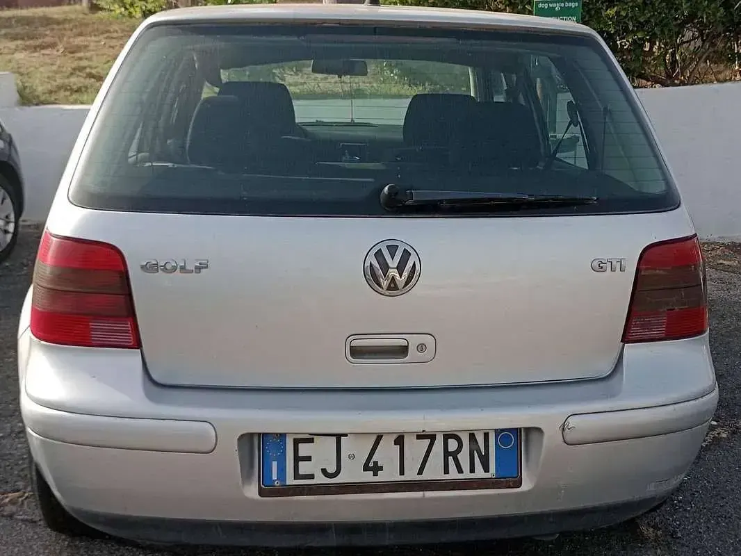 Usata VW Golf IV Highline 150 CV (110 kW) 2002 Argento Berlina