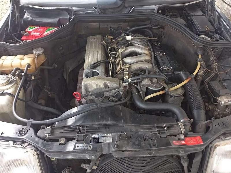 Usado Mercedes E250 94 CV (69 kW) 1991 Gris Berlina