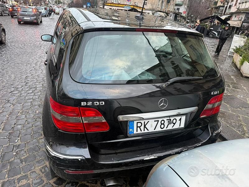 Begagnad Mercedes B200 140 HK (102 kW) 2010 Svart Minibuss