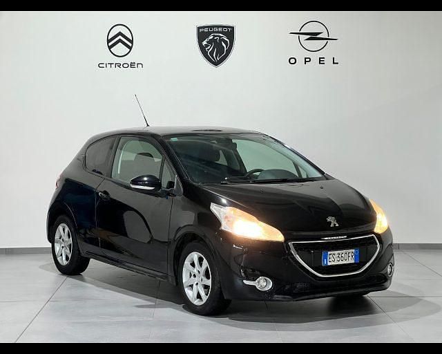 Usata Peugeot 208 Access 68 CV (50 kW) 2013 Nero Utilitaria